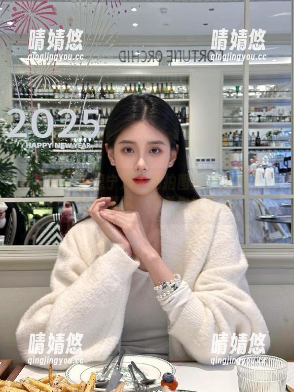 尤果网 - 李思宁双人私拍图包：这组作品真是笑点满满，不看你就亏啦！