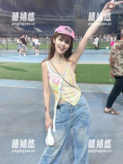 尤果网 - 果果的校园故事：全新校服作品更新，带你走进美好的青春回忆！