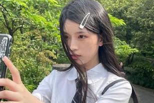 尤果网 – 体验谭晓彤泳衣写真，免费高清照片带你领略海滨的无限魅力！