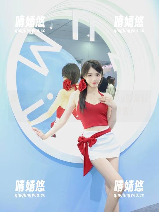 尤果网 - 让我们一起欣赏金baby的浴缸高清画像，感受美的极致与深情！