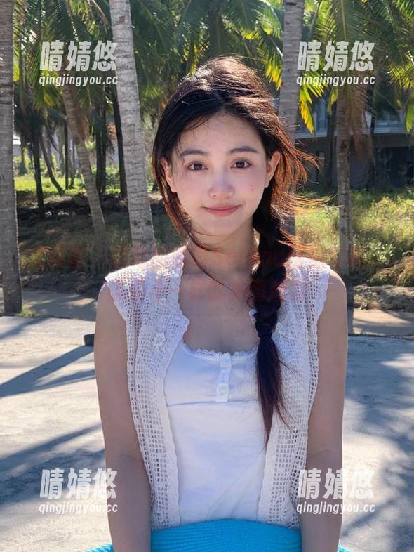 尤蜜荟 - 精致的娜露Selena网袜写真，感受不一样的美图魅力