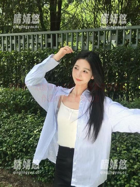 尤蜜荟 - 心妍小公主的学妹写真在线登场，作品尽显青春与活力