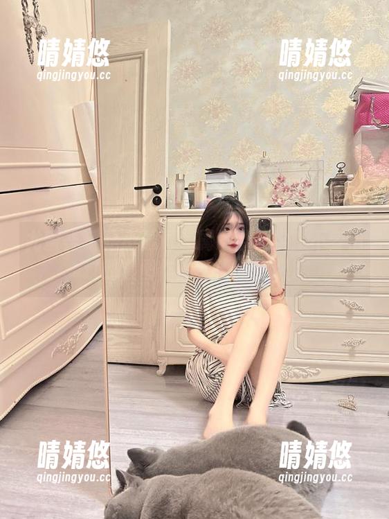 尤蜜荟 - 是小逗逗专属吊带美学：不容错过的套图作品，清新又迷人