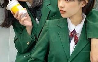 尤蜜荟 – 在是小逗逗的空姐写真集中，分享那些令人心动的瞬间
