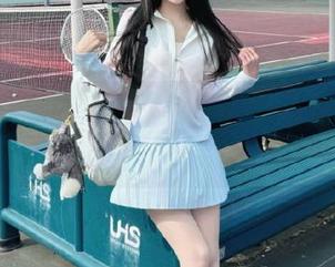 尤蜜荟 – 精选蓝夏Akasha旗袍图包，探索她的优雅与自信