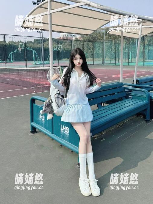 尤蜜荟 - 精选蓝夏Akasha旗袍图包，探索她的优雅与自信