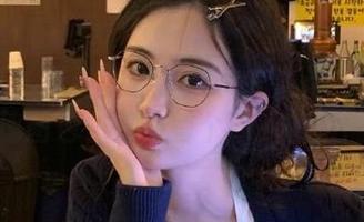 微密圈 – 观看左公子666充满活力的红色玫瑰图包，享受每个动人的瞬间！