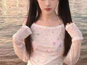 推女神 – 丁筱南用纯白色调呈现的原图，值得我们静下心来细细观看与品味每一个细节