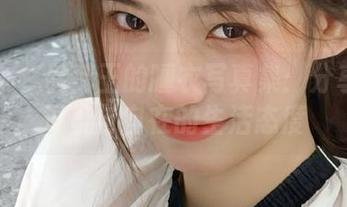 推女神 – 吕梦玉的睡衣写真集：分享那份温柔与自在的生活态度