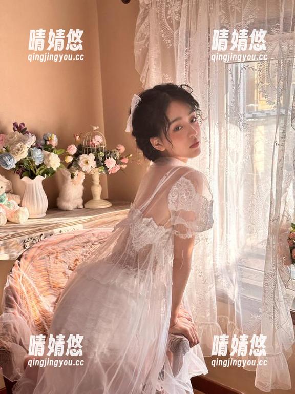 推女神 - 分享施忆佳的浴缸视觉盛宴：合集里每一幅作品都是心灵的抒情诗