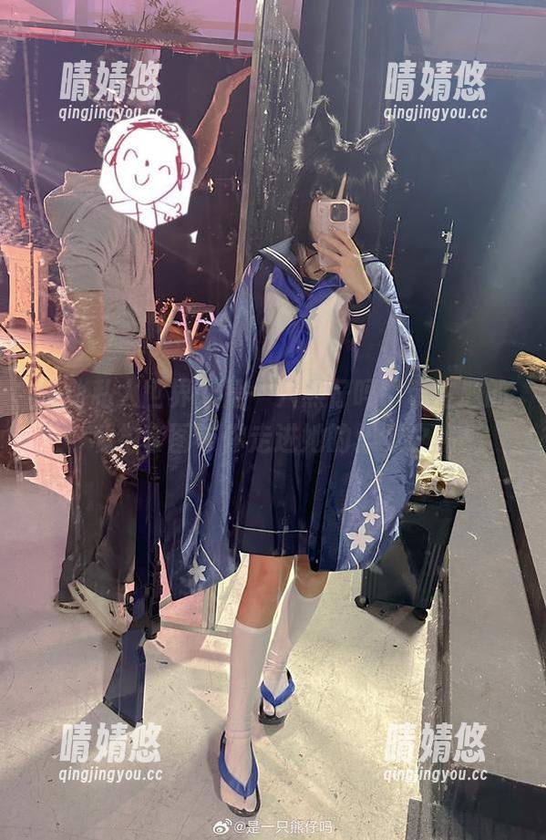 是一只熊仔吗 勾勒私人世界,是一只熊仔吗吊带主题的私拍套图带你走进她的心灵之旅