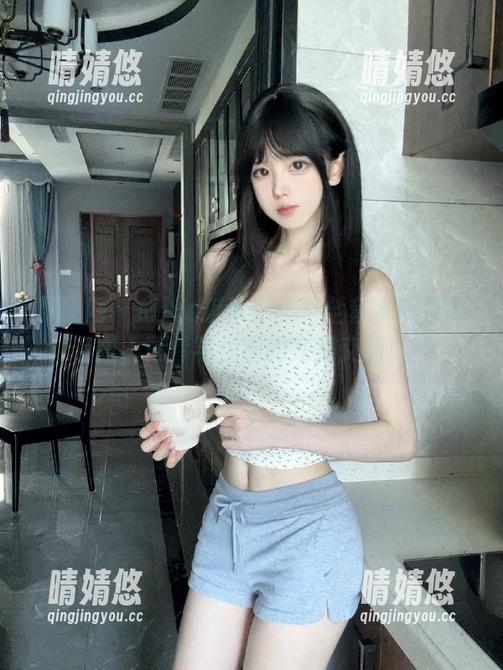 果团网 - Miss琪带你领略全套水手服原图，青春与优雅的完美交融！