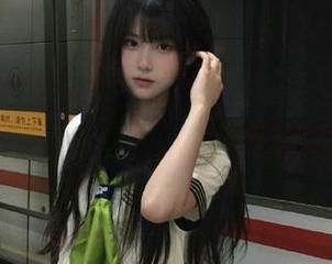 梦丝女神 – 张灵儿海边写真作品集：一场视觉盛宴与珍贵资源的交融