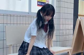 梦丝女神 – 最新玥玥女友图包重磅推出，感受她独特的搭配灵感！