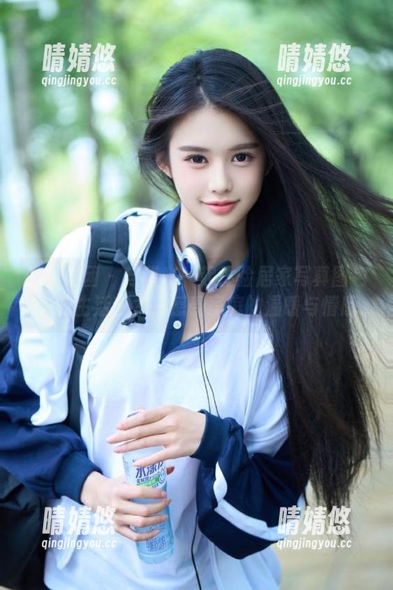 森萝财团 - 与甜米一起体验居家写真图包中的生活艺术，感受家庭的温暖与情感
