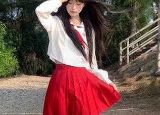 感受森萝财团的艺术魅力，白丝格子裙写真图包让你体验不一样的视觉盛宴