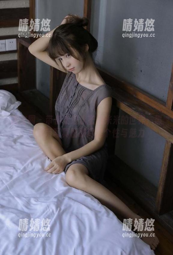 微密圈 - 带你走进水蜜桃米米的世界：黑色束带写真图册尽显个性与魅力