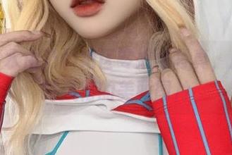 观看清水由乃的绝区零妮可写真，欣赏独特风格的美丽图片
