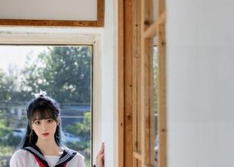 微密圈 – 享受清新魅力，猪小七的短裤写真与壁纸让你耳目一新