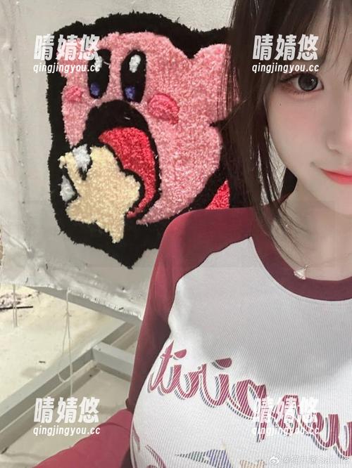 猫九酱 猫九酱短裙私拍图包,展现迷人曲线与俏皮气息