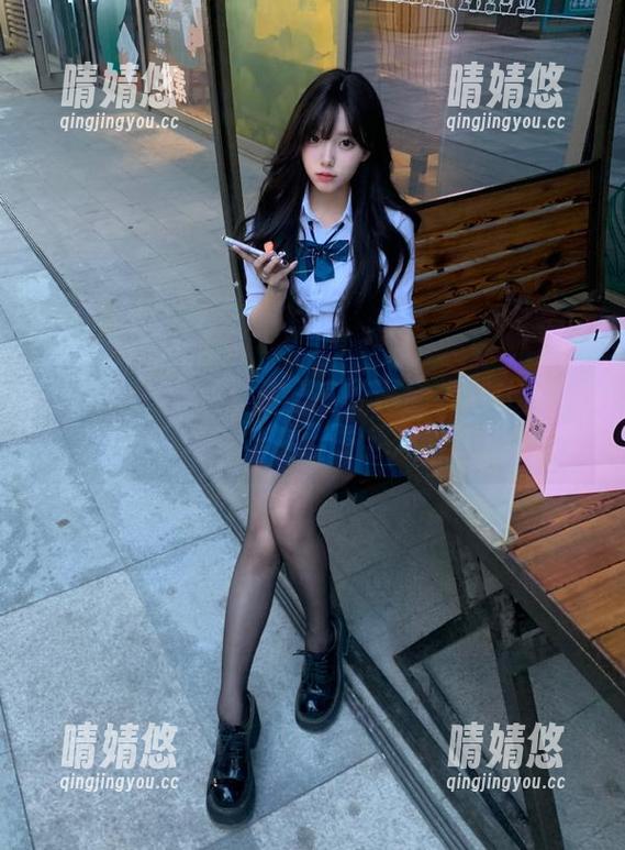 微密圈 - 瑜瑾u牛仔裤写真全集：让你在朋友圈成为‘裤’力全开的焦点！