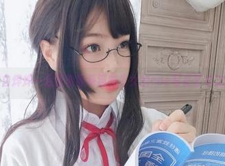 与白烨烨一起探索黑系猫咪少女的cos写真艺术之旅
