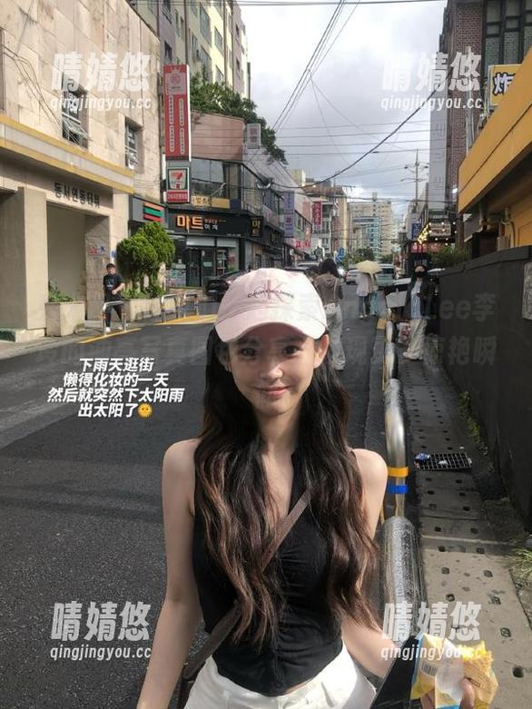 秀人网 - 让我们一起探索AngelaLee李玲的油亮写真图包分享，发现更多惊艳瞬间