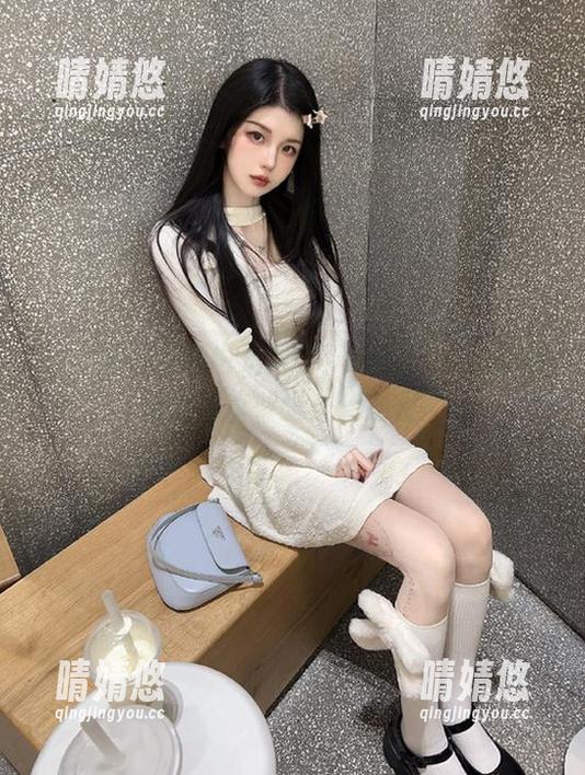 秀人网 - 自嘲也是风格，FoxYini孟狐狸吊带写真壁纸合集来袭！
