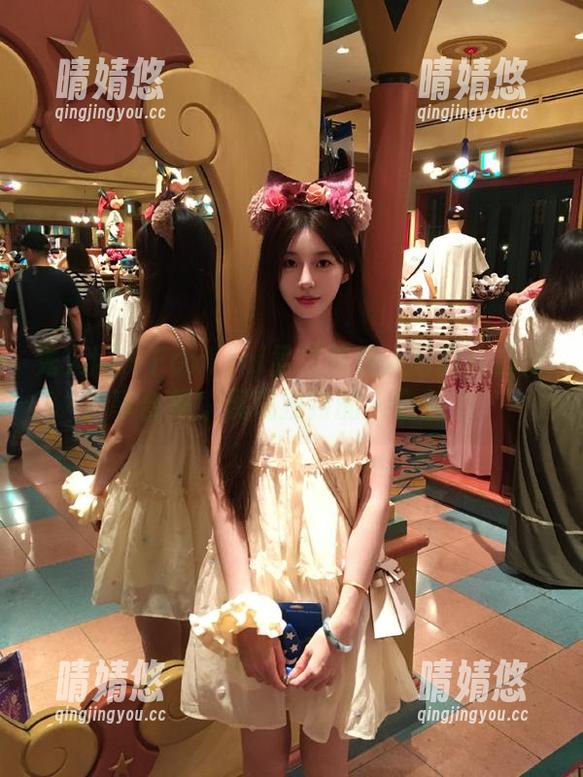 秀人网 - FoxYini孟狐狸双人写真作品分享合集，展现独特的人物魅力