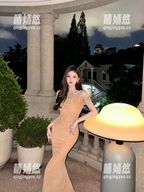 秀人网 - 允尔的魅力毛衣写真作品合集：每一张都诉说着温暖与风情