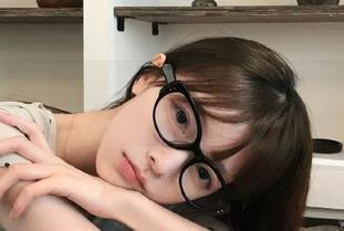 秀人网 – 千夜未来最新美图集：连衣裙写真中的青春与活力展现