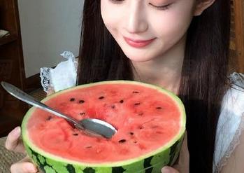 秀人网 – 一场视觉盛宴：卓君Jeanes女王的写真与照片带你走进不一样的梦想