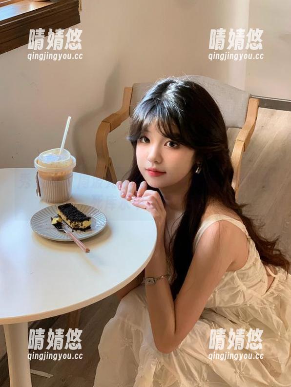 秀人网 - 周波儿无圣光写真揭秘：如何在死库水中找到灵感