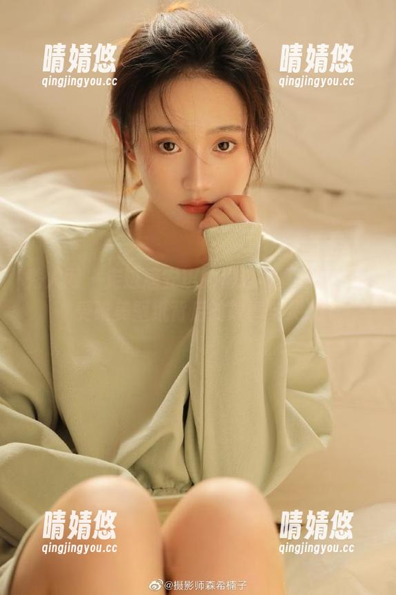 秀人网 - 走进唐安琪的海边写真世界，感受唯美壁纸背后的故事与灵感