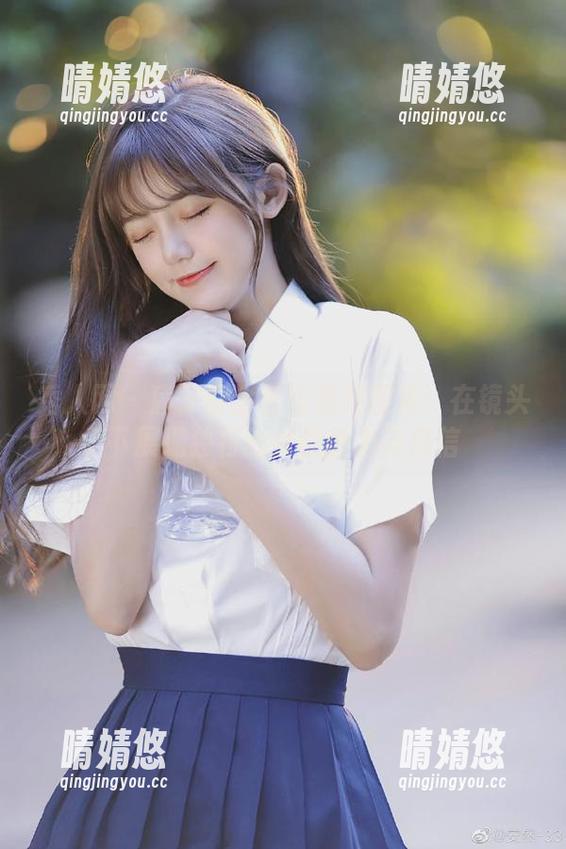 秀人网-唐安诺 秀人网 - 唐安诺全套比基尼图集:在镜头下展现独特的女性魅力与自信