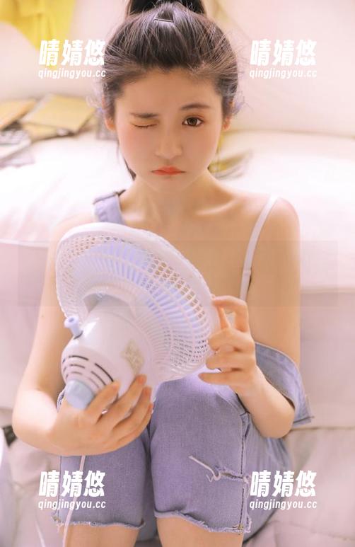 秀人网 - 噜噜妞儿纯白写真图册：静谧时光中的优雅与纯洁体验