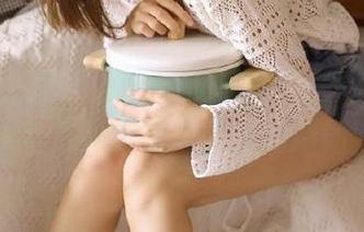 秀人网 – 四月月最新私房女仆图包发布，解锁更多甜美与俏皮的瞬间。