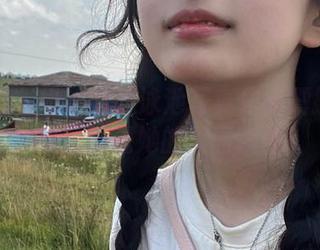 秀人网 – 奶油妹妹泳池写真作品震撼上线！快来下载她的美丽瞬间！