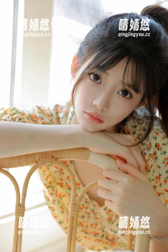 秀人网 - 探索容容容Alice的办公室私房写真，带你领略她独特的生活美学与精彩图片