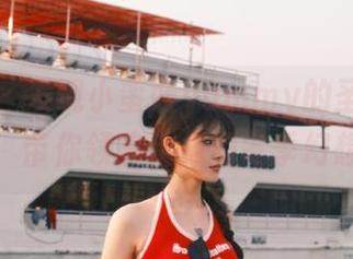 秀人网 – 发现小蛮妖yummy的圣诞写真合集，带你领略别样的冬季幻想之美