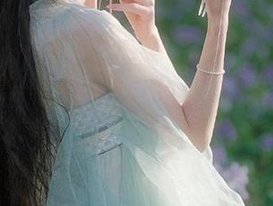 秀人网 – 徐莉芝Botty纯白图包全新更新，神秘与优雅交织的视觉盛宴！
