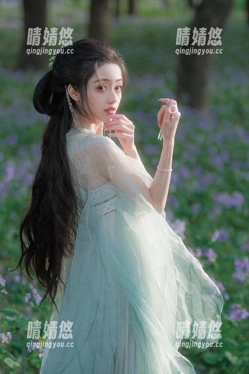 秀人网 - 徐莉芝Botty纯白图包全新更新，神秘与优雅交织的视觉盛宴！