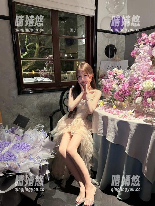 秀人网 - 是小逗逗校园写真合集，全新上线，尽情下载属于你的青春！