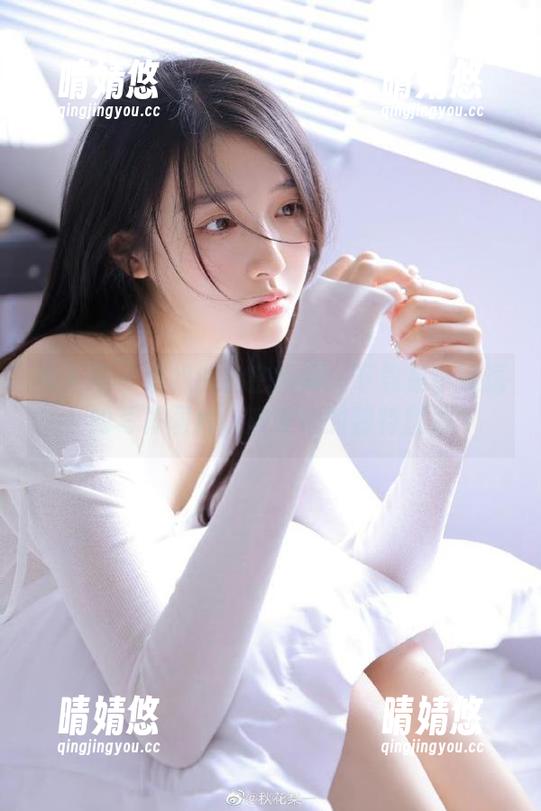 秀人网 - 学姐的私密瞬间：下载是小逗逗的写真图片，感受她的独特魅力