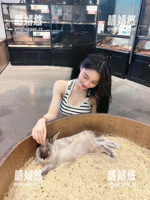秀人网-桃色奶酪 秀人网 - 绝美私拍桃色奶酪,死库水图片记录她的青春瞬间与动人时光
