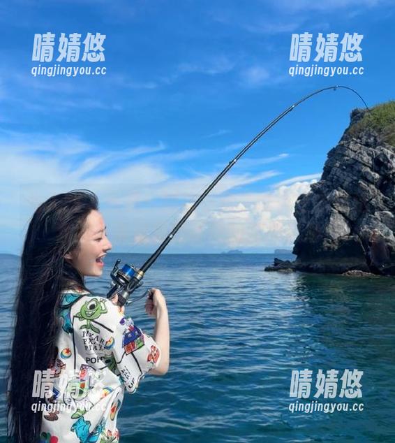 秀人网 - 升温！樱桃小犊子制服主题精选套图，带你领略不同的时尚风潮！
