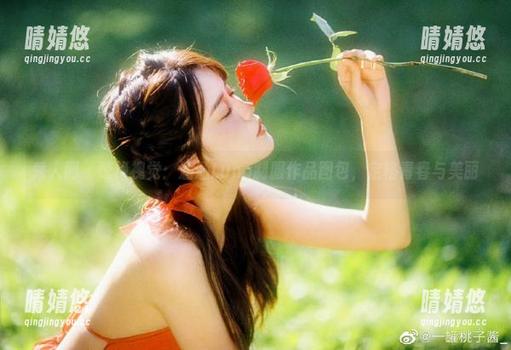 秀人网 - 惊艳视觉：涵涵Luna制服作品图包，定格青春与美丽