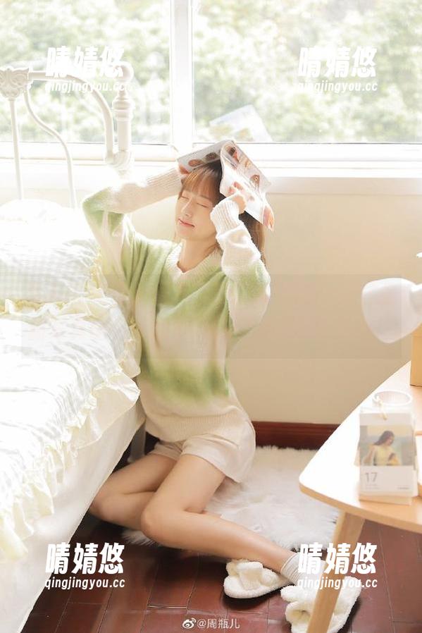 秀人网 - 穿上温暖：王婉悠Queen棉袜最新写真图包，尽显清新自然的生活态度！