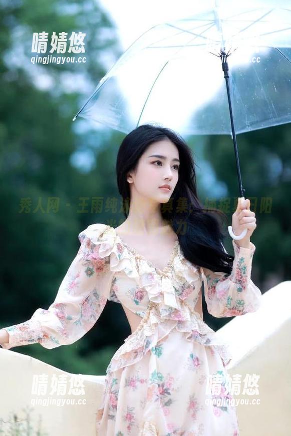 秀人网-王雨纯 秀人网 - 王雨纯泳池写真集:捕捉夏日阳光的原图魅力