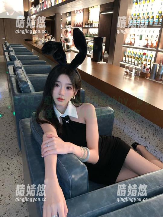 秀人网 - 细腻如雪的白茹雪abby，带你领略全套粉色写真原图的浪漫之旅